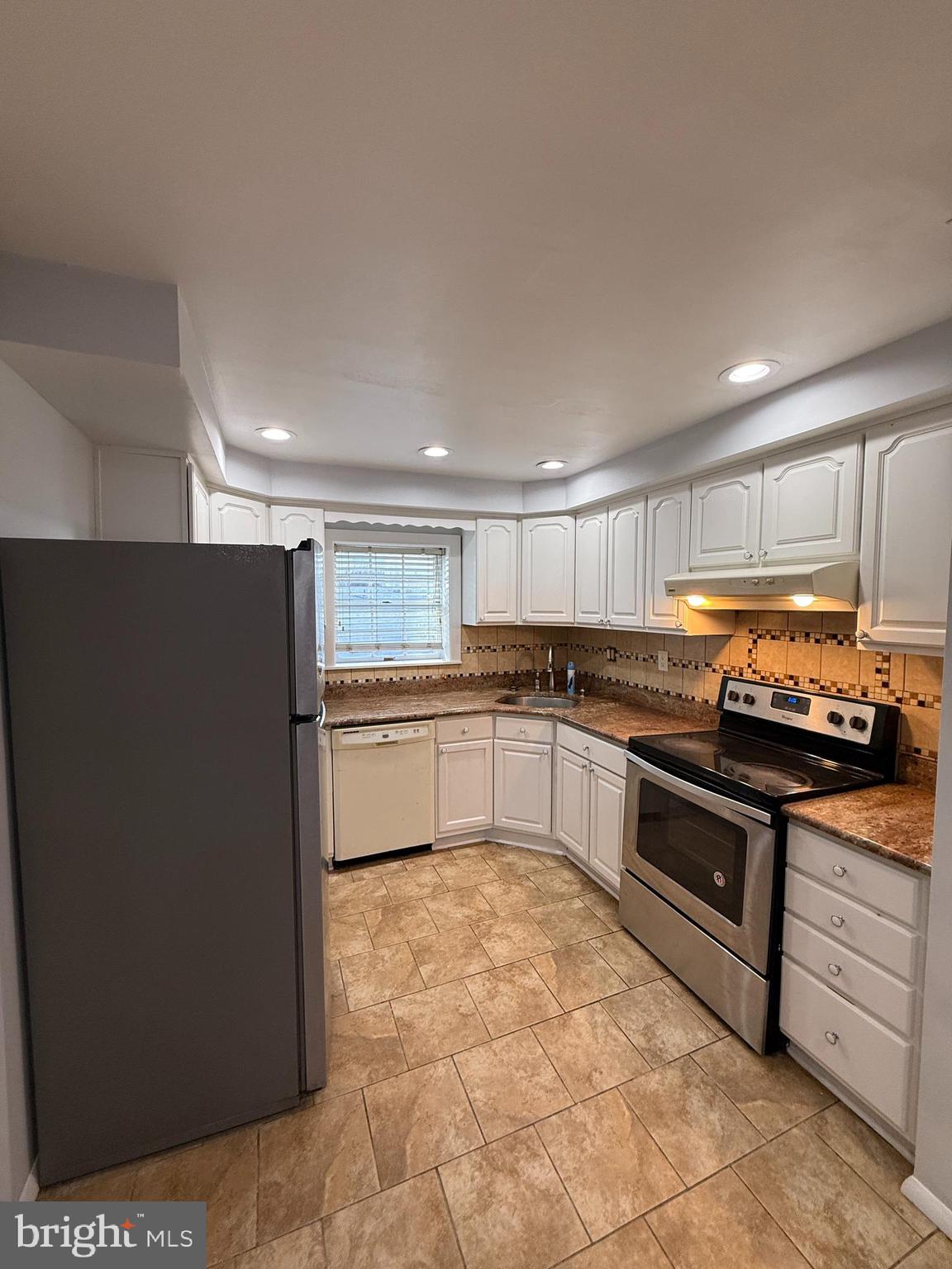 2425 South Warnock Street Philadelphia, PA 19148 - Photo 5 of 19