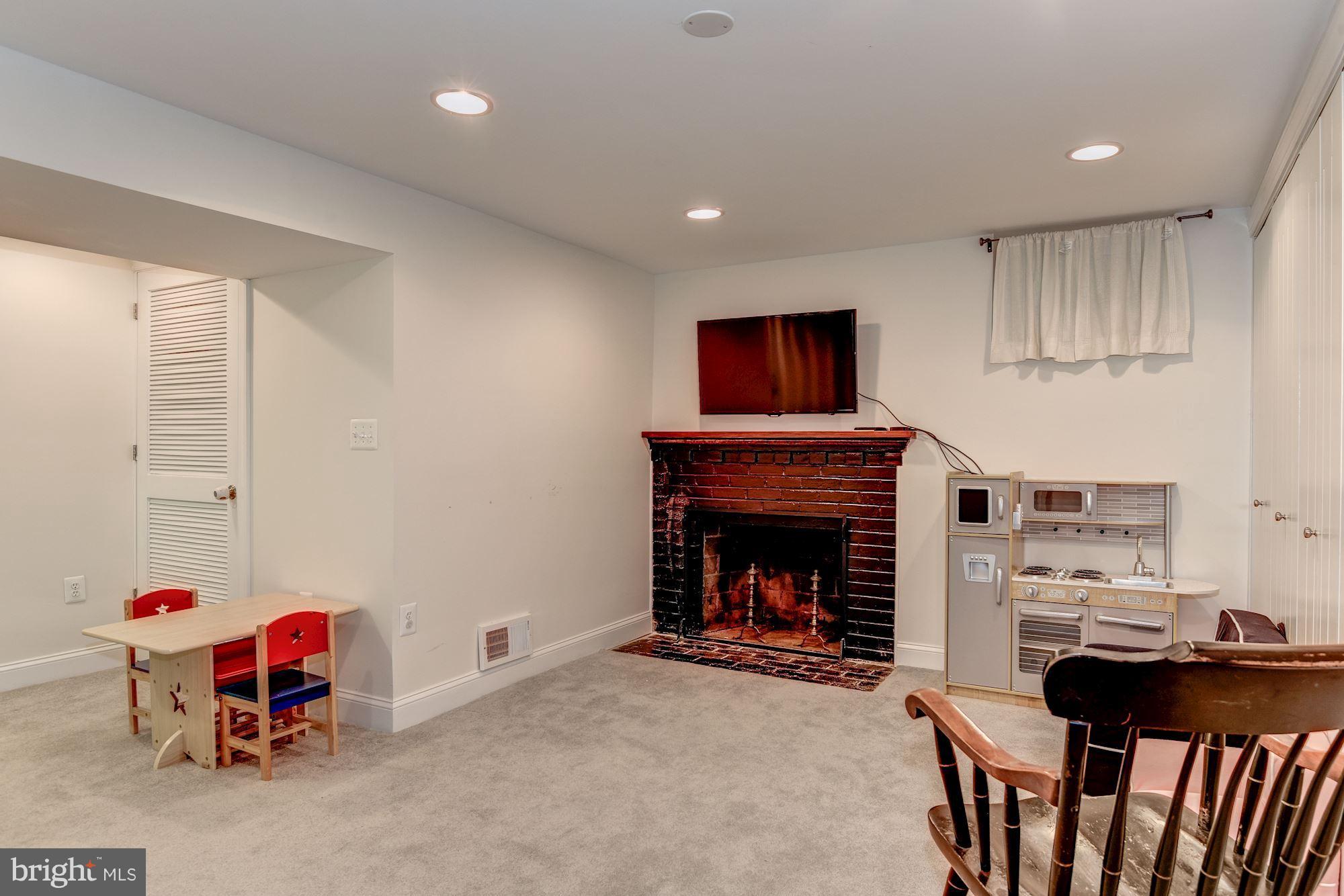 4636 Q Street Northwest Washington, DC 20007 - Photo 15 of 20 Family Room