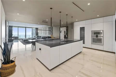 $6,330,000 | 300 Biscayne Blvd Way, Unit 3104, Miami, FL 33131
