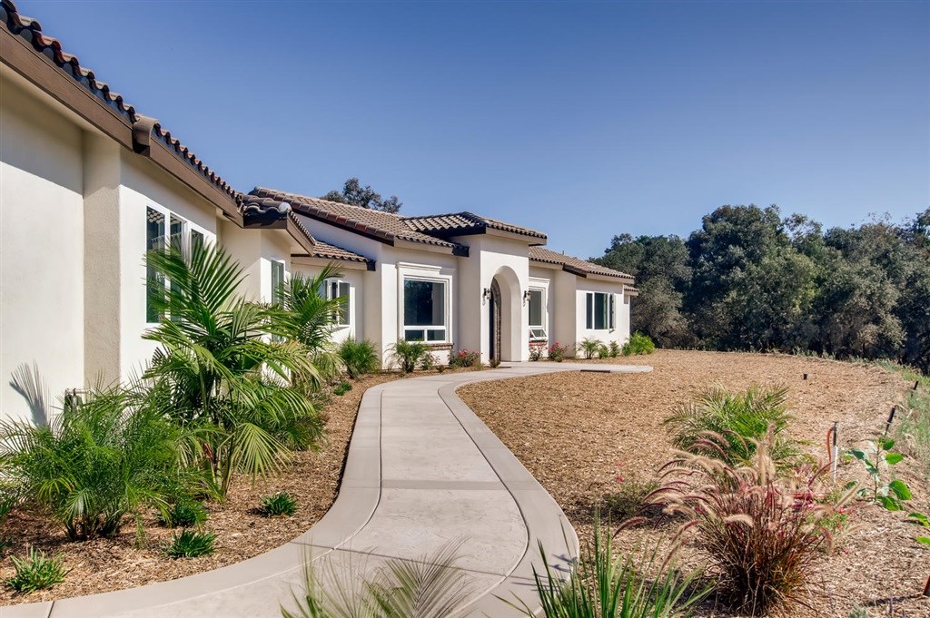 465 Morro Hills Road Fallbrook, CA 92028 - Photo 1 of 1 a front view of a house with a garden