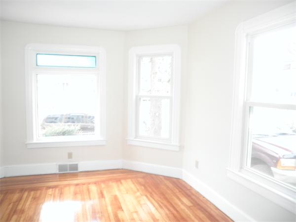 27 Wellington Street Springfield, MA 01109 - Photo 3 of 13 Gallery Image 3
