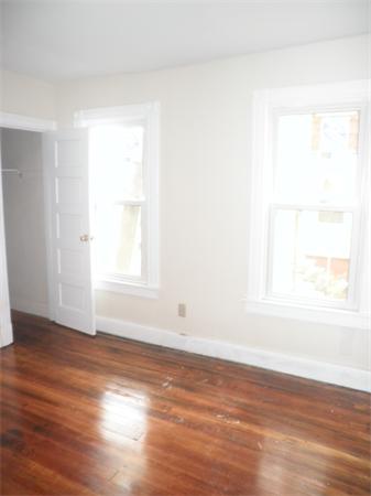 27 Wellington Street Springfield, MA 01109 - Photo 6 of 13 Gallery Image 6