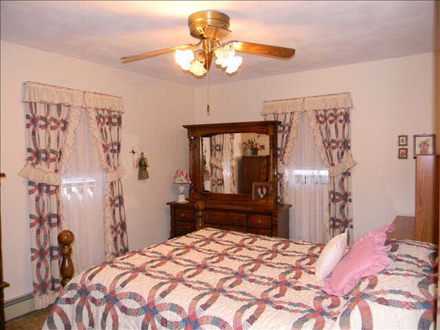 3757 West Erie Road Temperance, MI 48182 - Photo 8 of 12 20394825-7.JPG