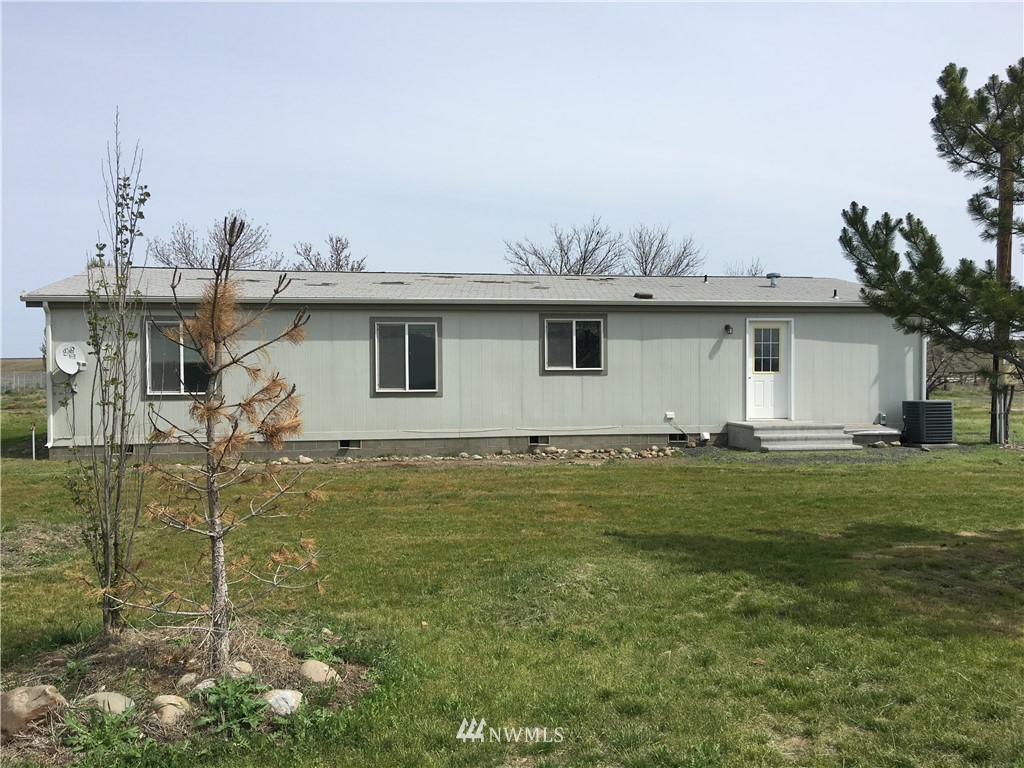 8286 Neppel Road Northeast Moses Lake, WA 98837 - Photo 4 of 25 Gallery Image 4