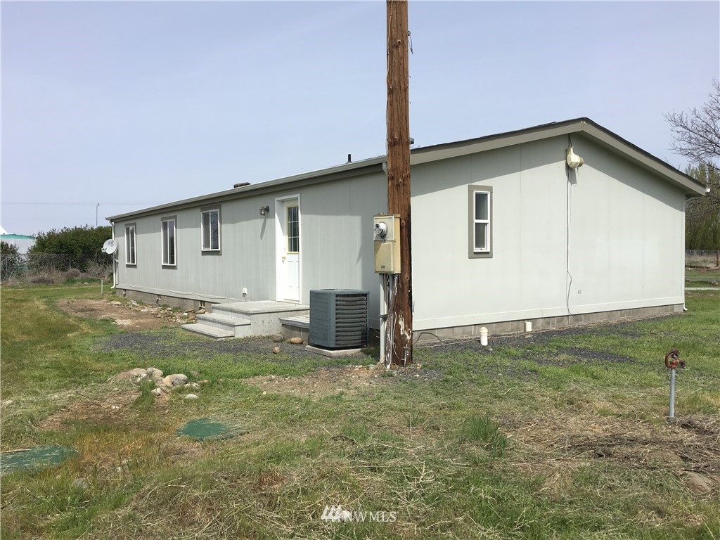 8286 Neppel Road Northeast Moses Lake, WA 98837 - Photo 5 of 25 Gallery Image 5