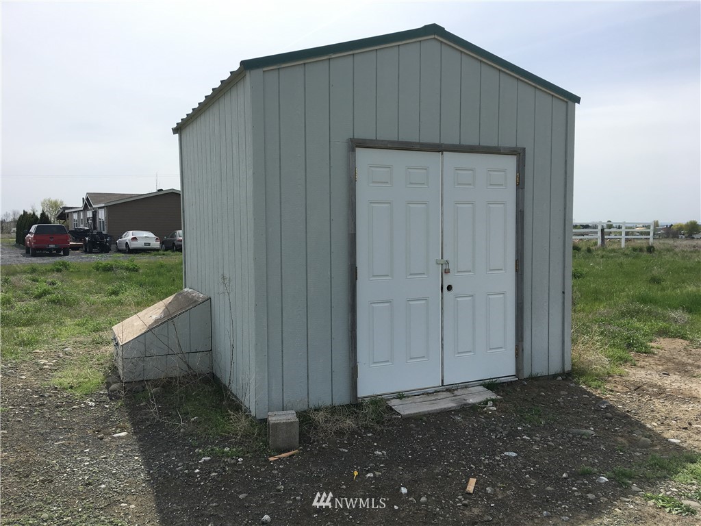 8286 Neppel Road Northeast Moses Lake, WA 98837 - Photo 6 of 25 Gallery Image 6
