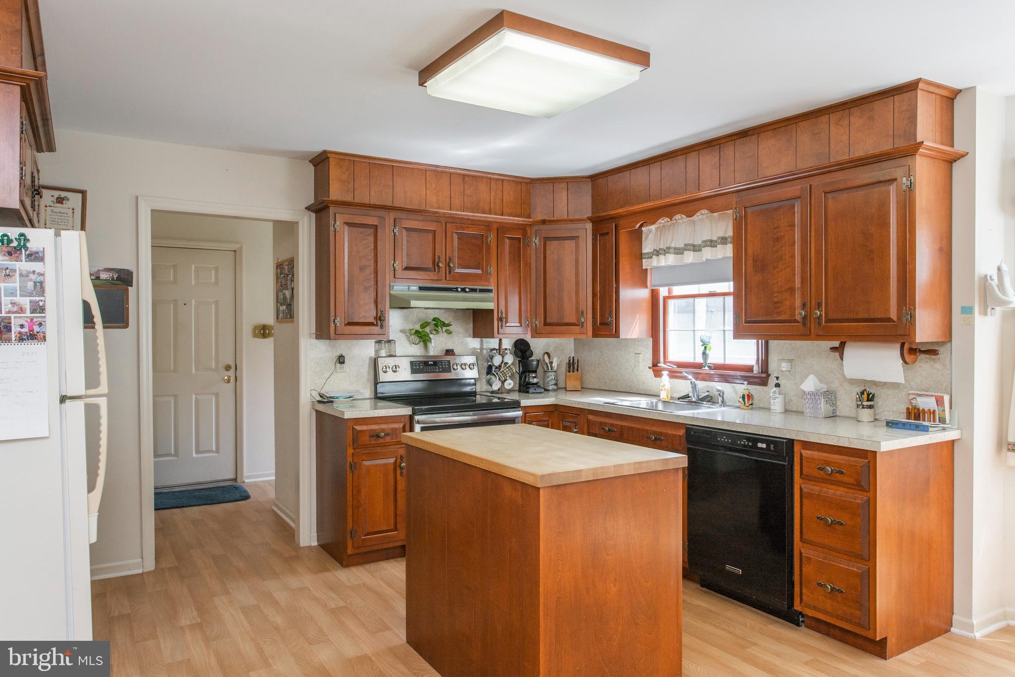 154 Poplar Road Newtown Square, PA 19073 - Photo 13 of 56 Kitchen leading to mudroom/laundry room and garage