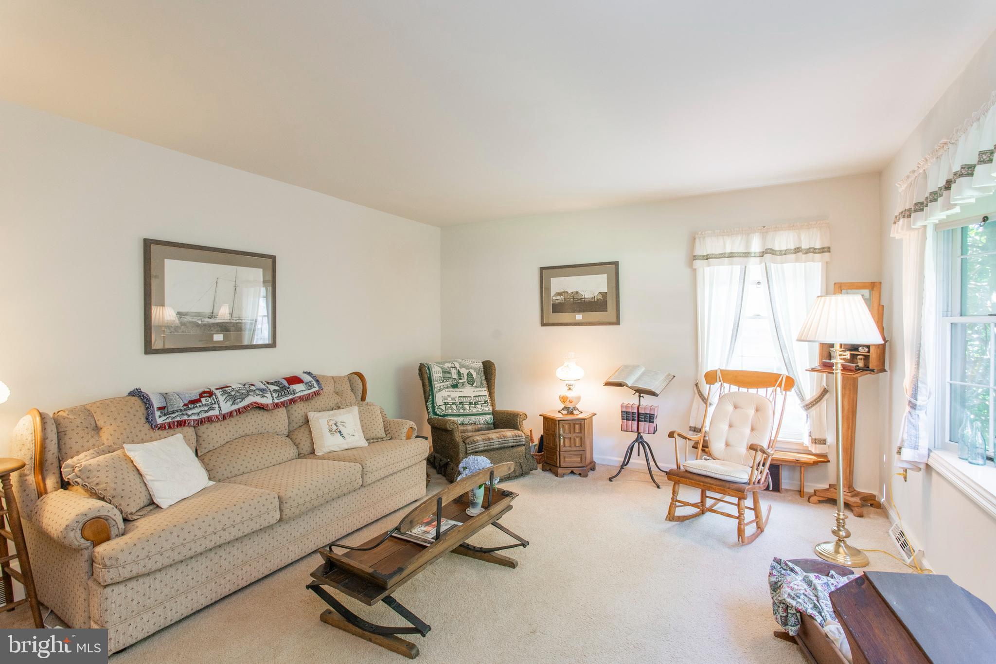 154 Poplar Road Newtown Square, PA 19073 - Photo 7 of 56 Bright living room.