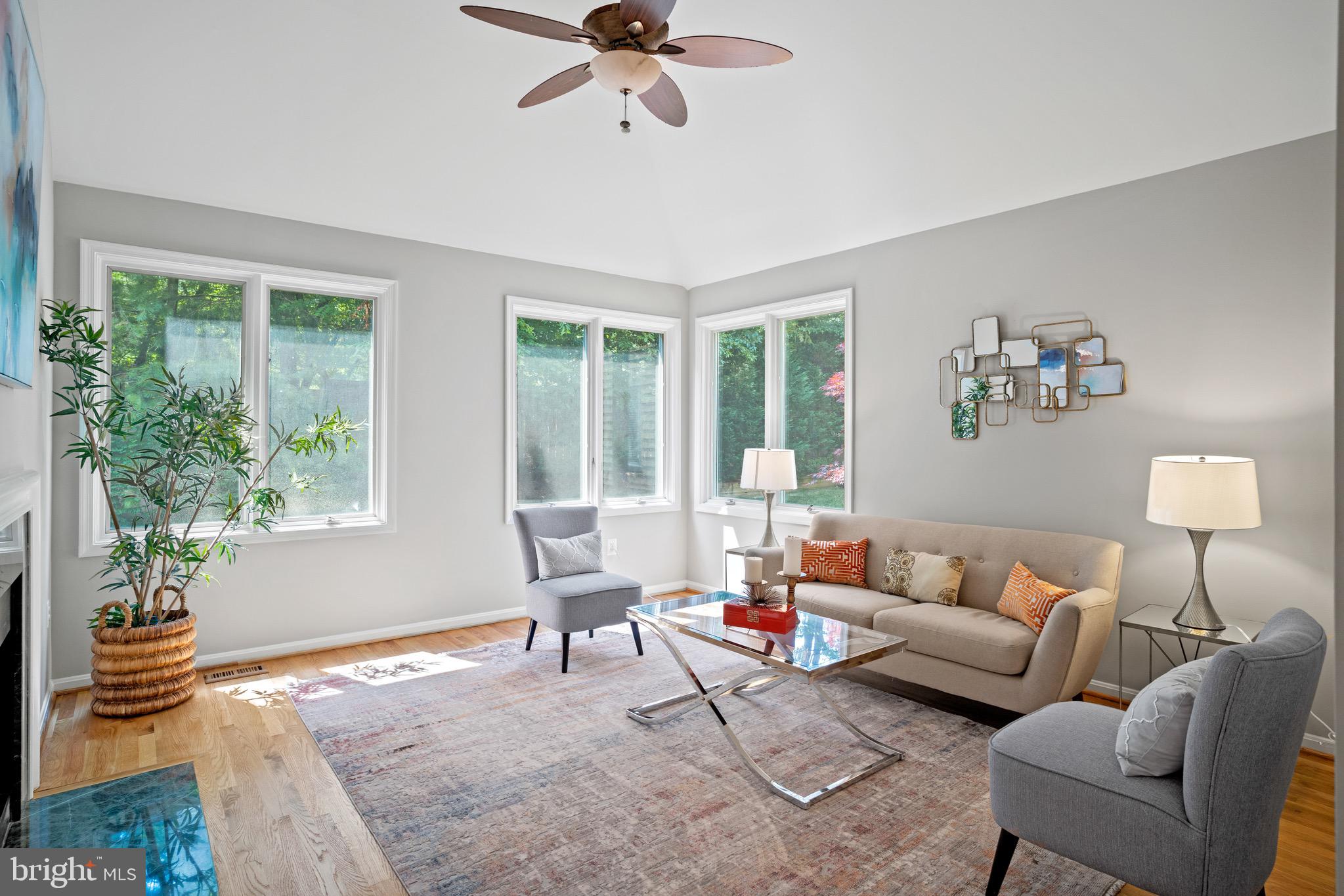 1306 Pavilion Club Way Reston, VA 20194 - Photo 5 of 56 Living Room