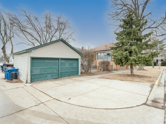 $415,000 | 900 Lathrop Avenue, Forest Park, IL 60130