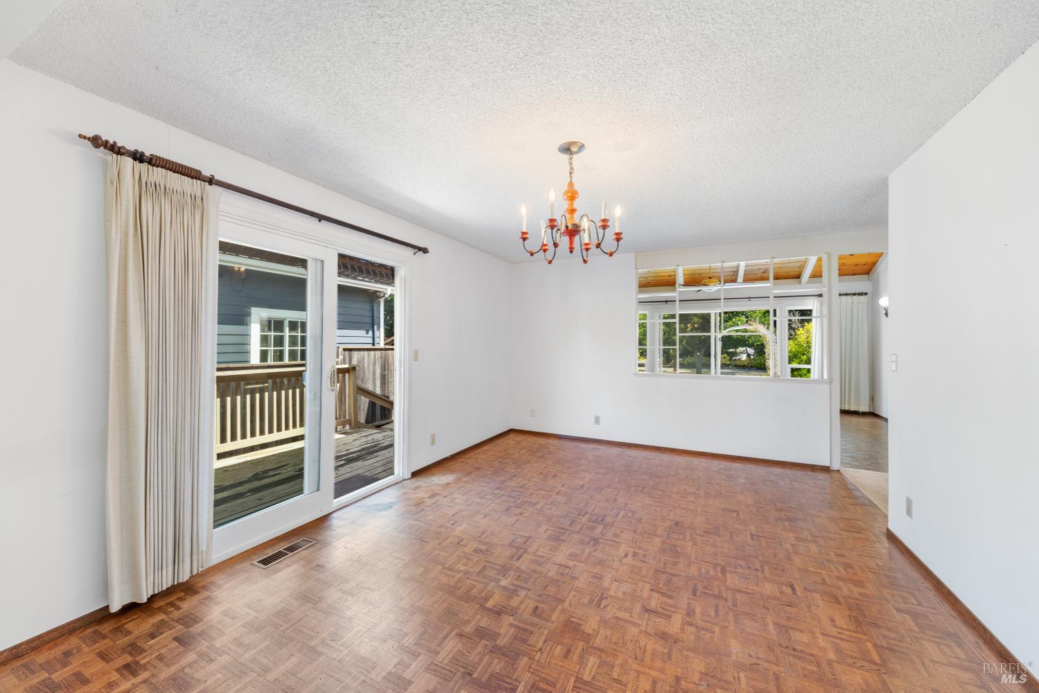 32 Roosevelt Avenue San Rafael, CA 94903 - Photo 14 of 40 an empty room with windows