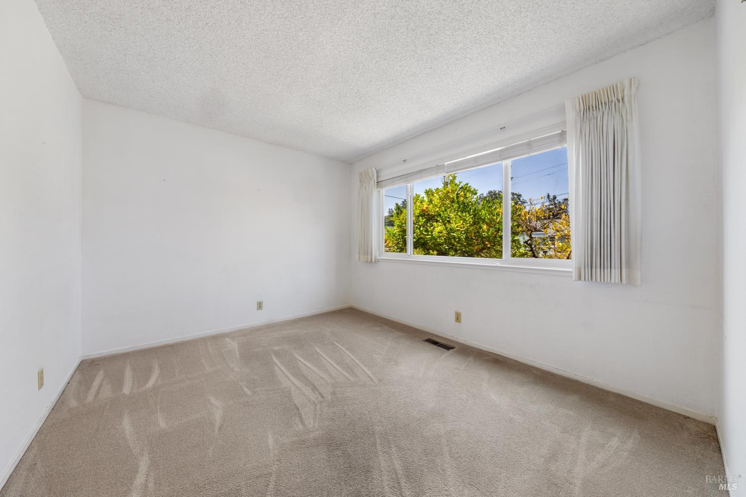 32 Roosevelt Avenue San Rafael, CA 94903 - Photo 27 of 40 an empty room with windows