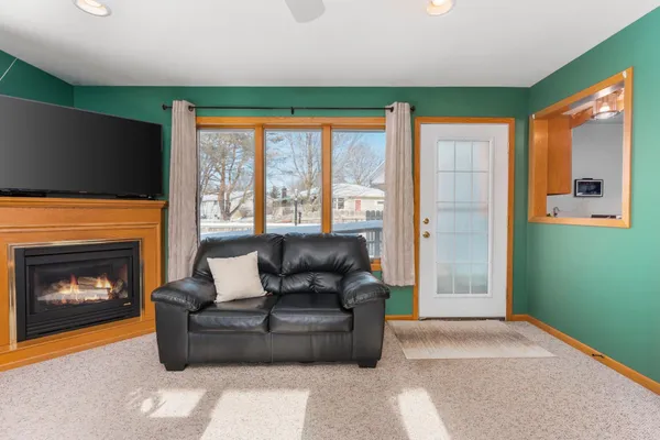 $424,900 | 585 North Perry Parkway, Oregon, WI 53575