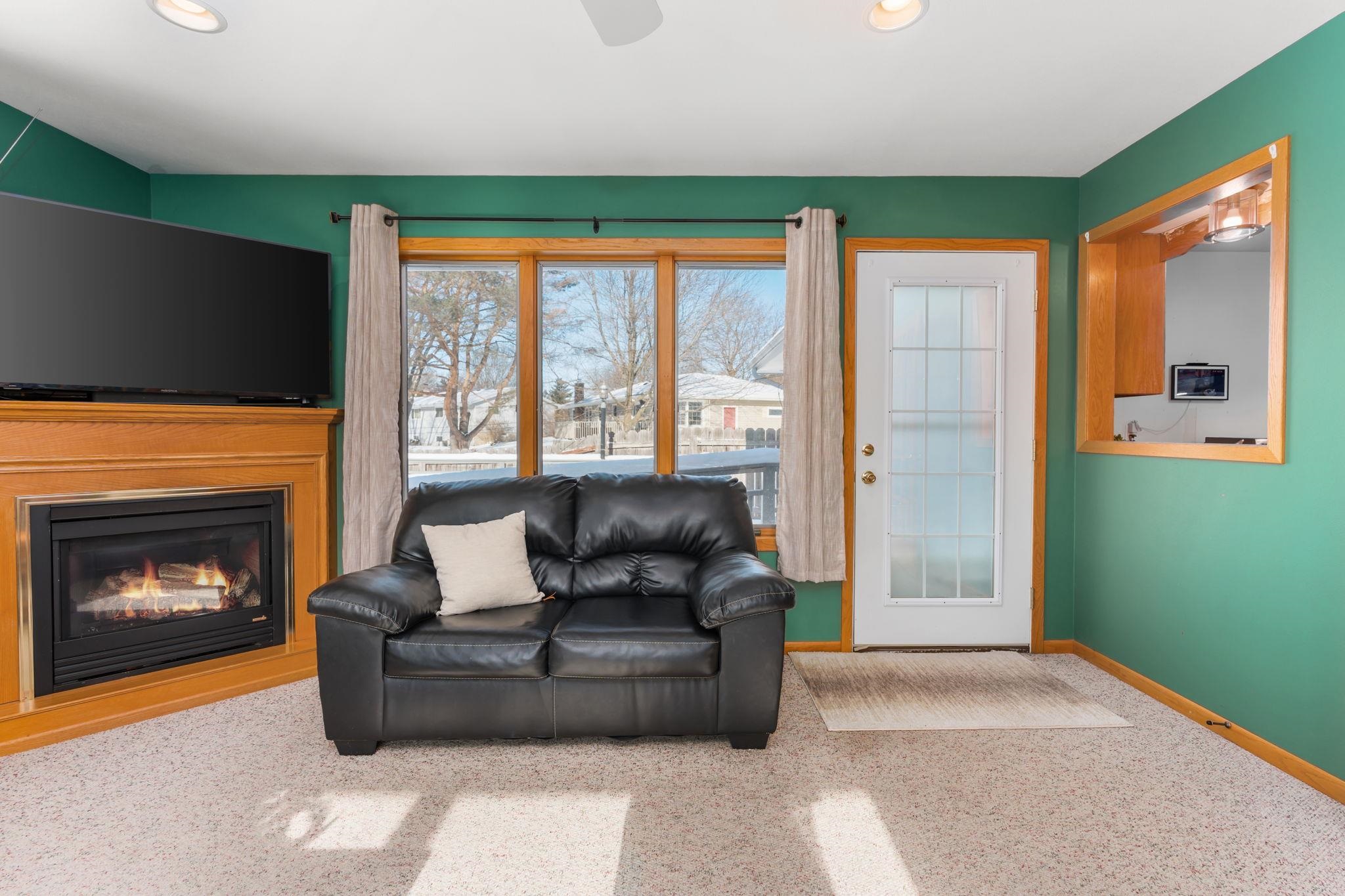 585 North Perry Parkway Oregon, WI 53575 - Photo 17 of 33