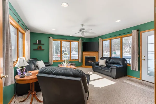 $424,900 | 585 North Perry Parkway, Oregon, WI 53575