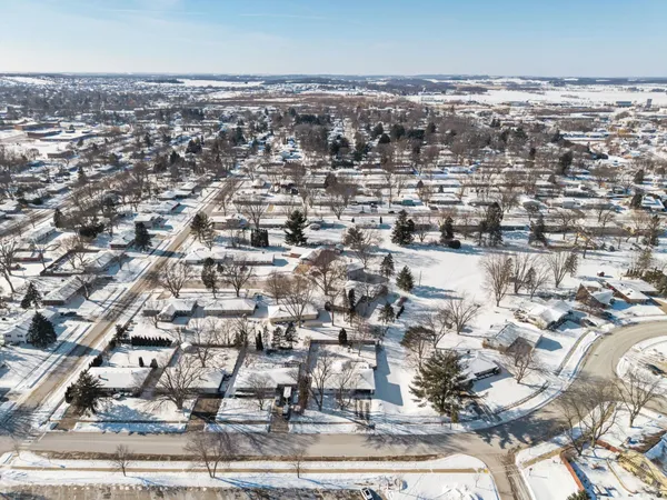 $424,900 | 585 North Perry Parkway, Oregon, WI 53575