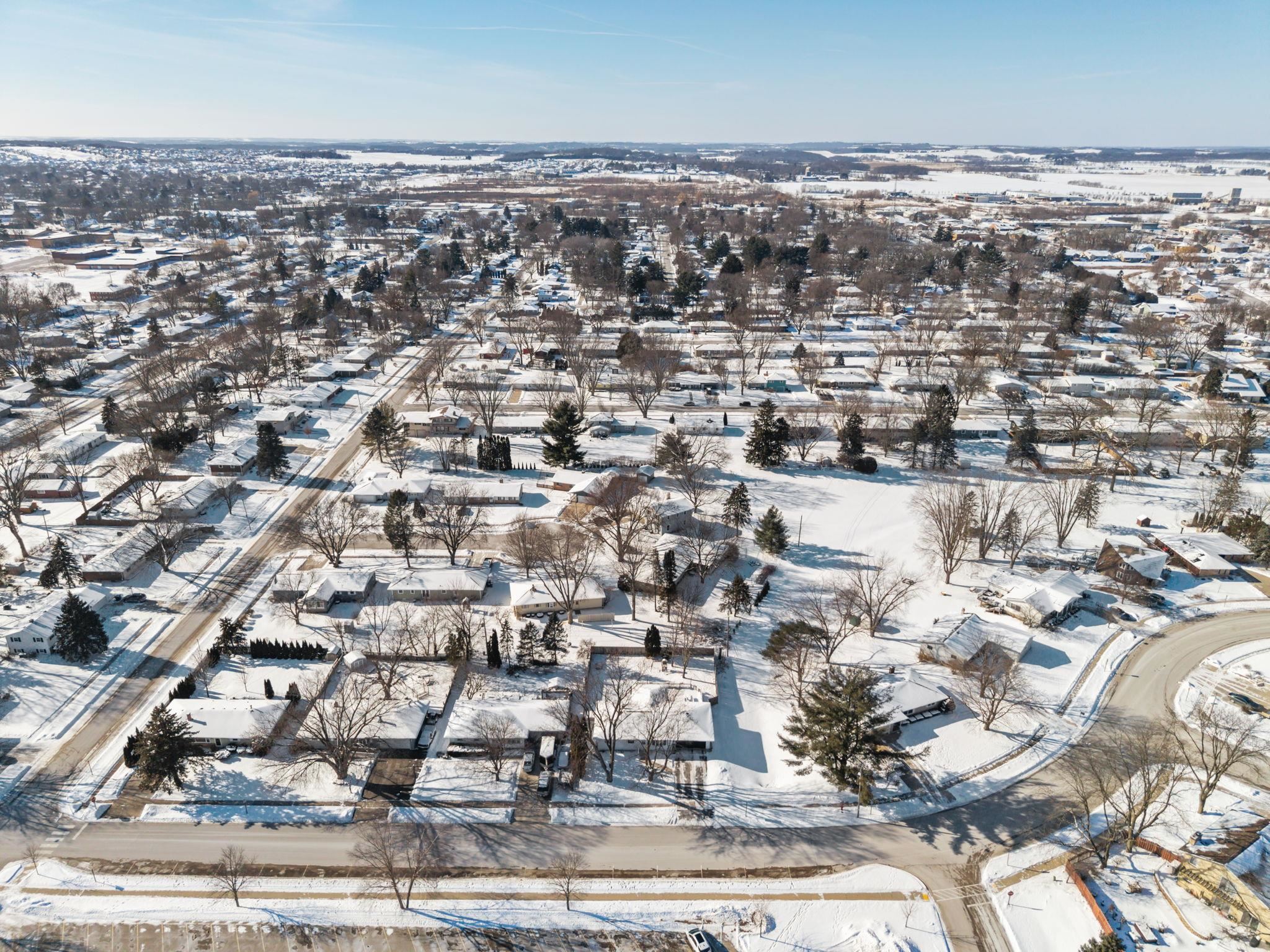 585 North Perry Parkway Oregon, WI 53575 - Photo 10 of 33