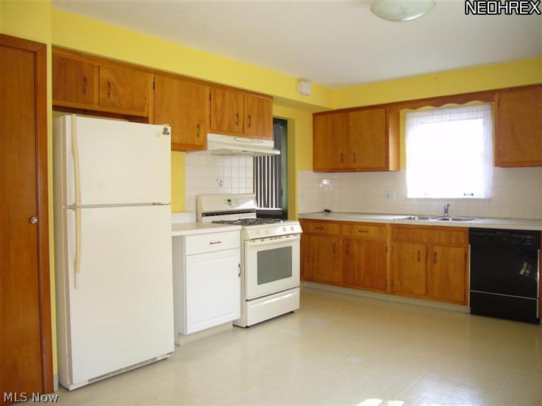 4152 Greenvale Road South Euclid, OH 44121 - Photo 8 of 16