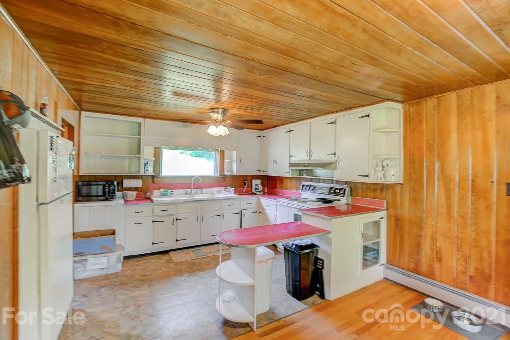 232 P P V Road Clyde, NC 28721 - Photo 5 of 22