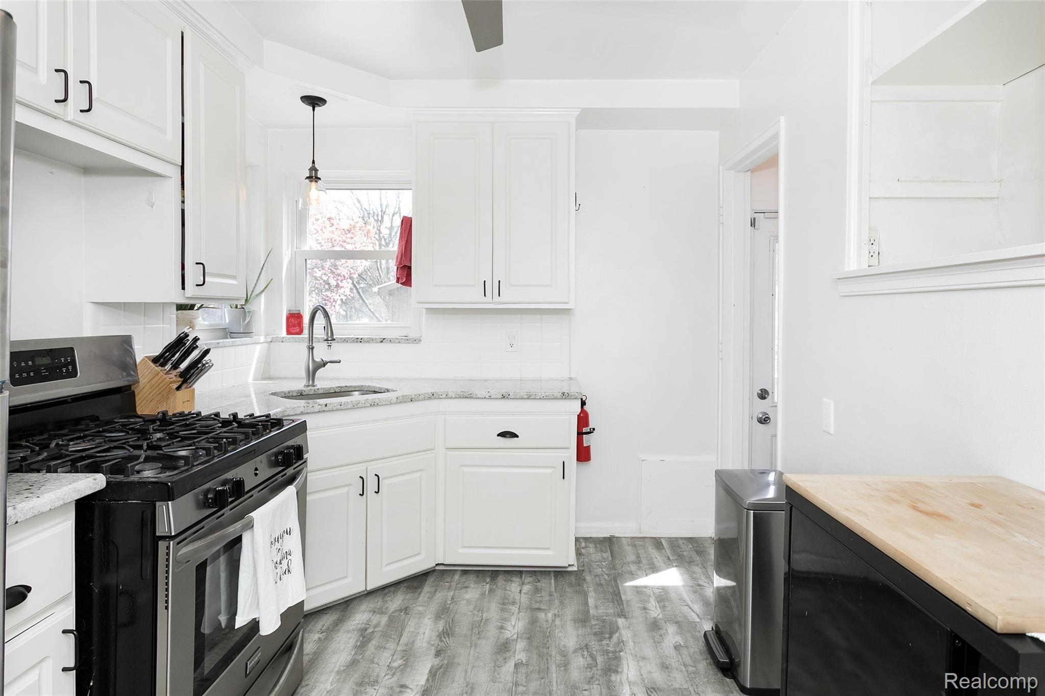 217 Normandy Road Royal Oak, MI 48073 - Photo 7 of 21 Kitchen
