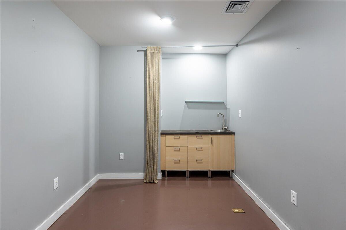 453 Main Street, Unit 1 Rockland, ME 04841 - Photo 27 of 49 37-453 Unit 1-37
