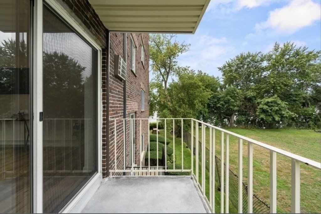 34 Hamilton Road, Unit 210 Arlington, MA 02474 - Photo 5 of 12