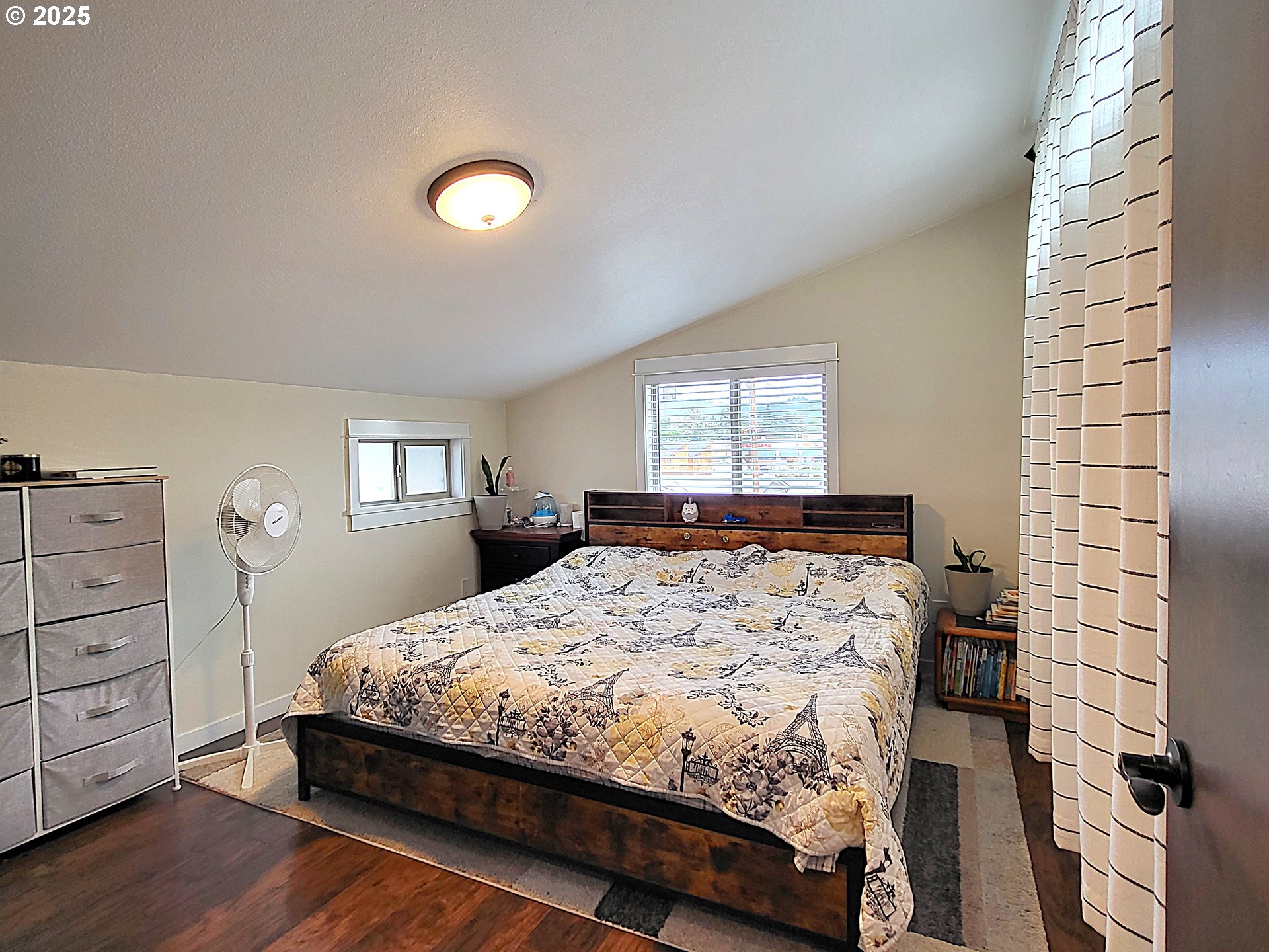 1727 East Washington Avenue Cottage Grove, OR 97424 - Photo 11 of 20 a bedroom with a bed and a window