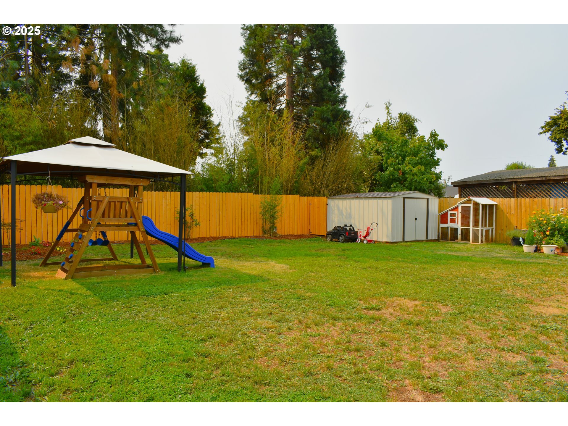 1727 East Washington Avenue Cottage Grove, OR 97424 - Photo 3 of 20 a view of pool with a table and chairs