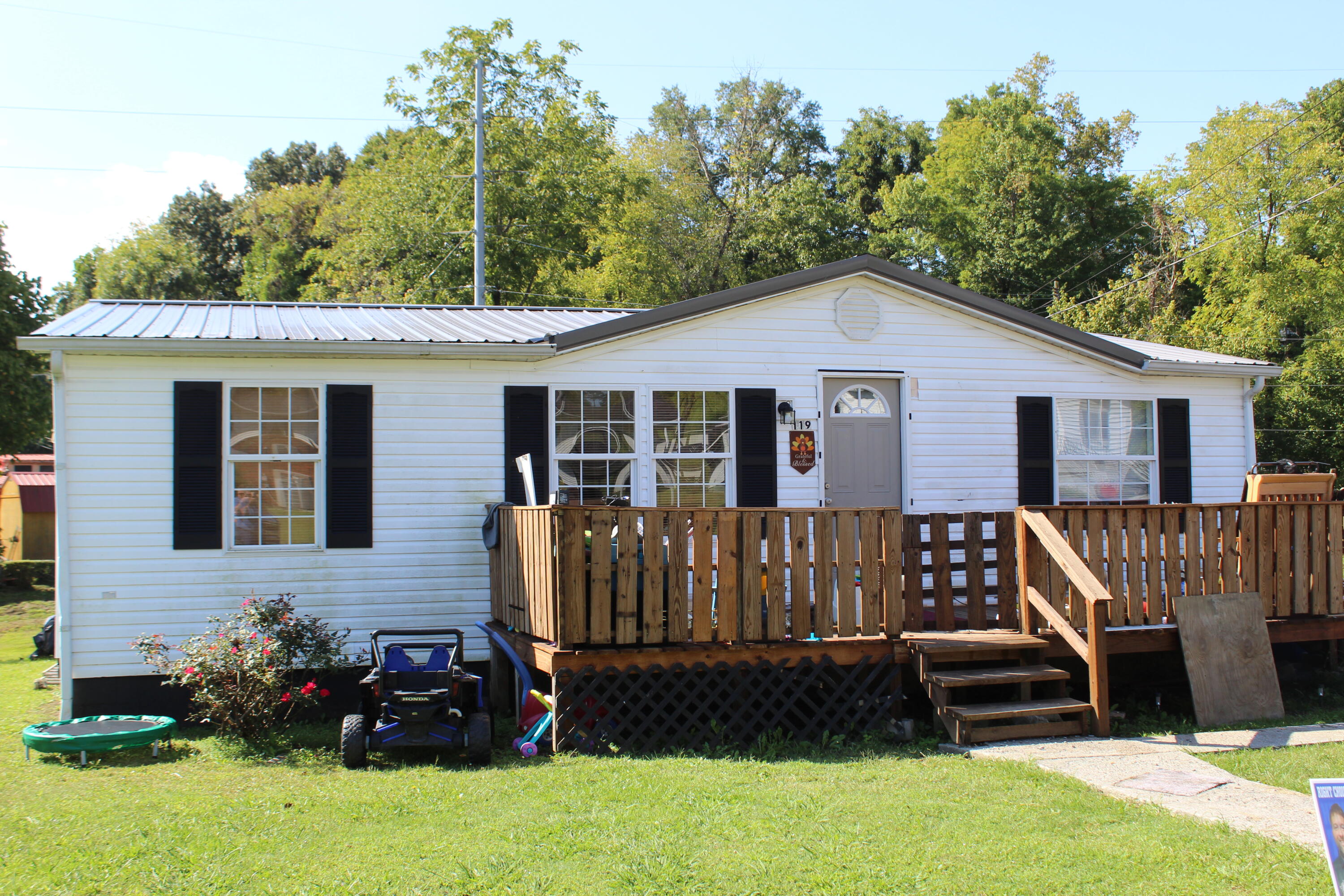 119 Lynnwood Road Middlesboro, KY 40965 - Photo 3 of 15 IMG_1465
