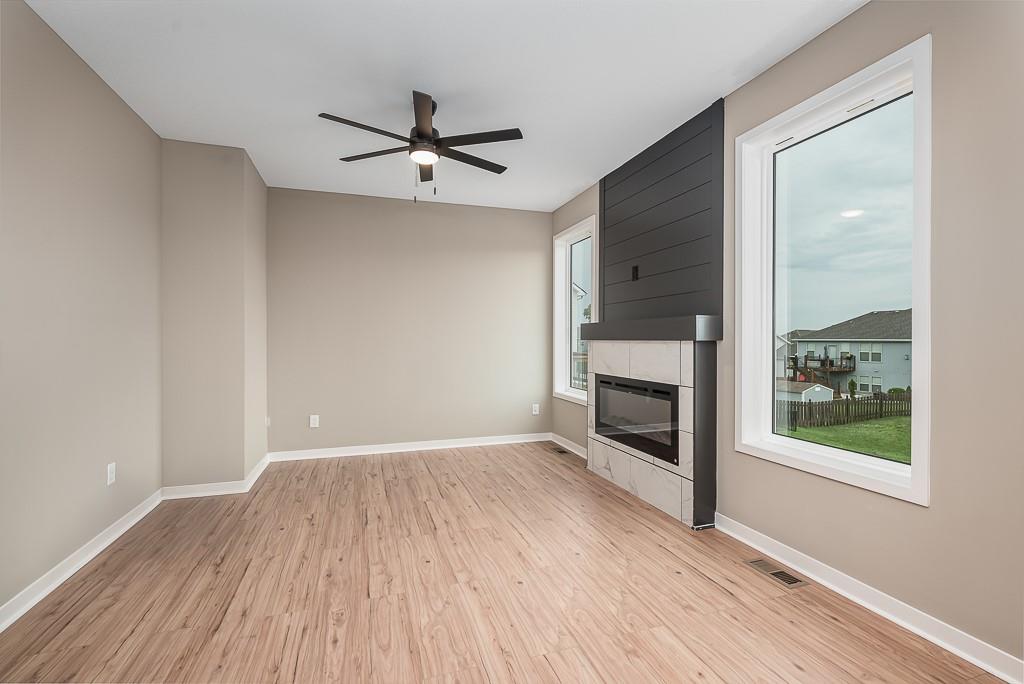 1318 159th Street Basehor, KS 66007 - Photo 2 of 15