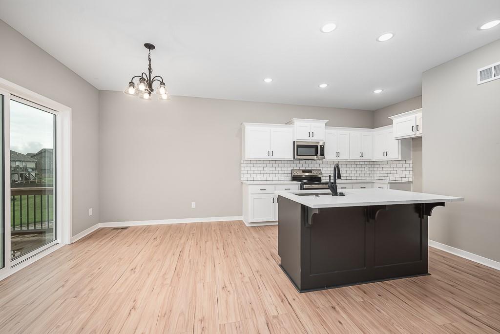 1318 159th Street Basehor, KS 66007 - Photo 4 of 15