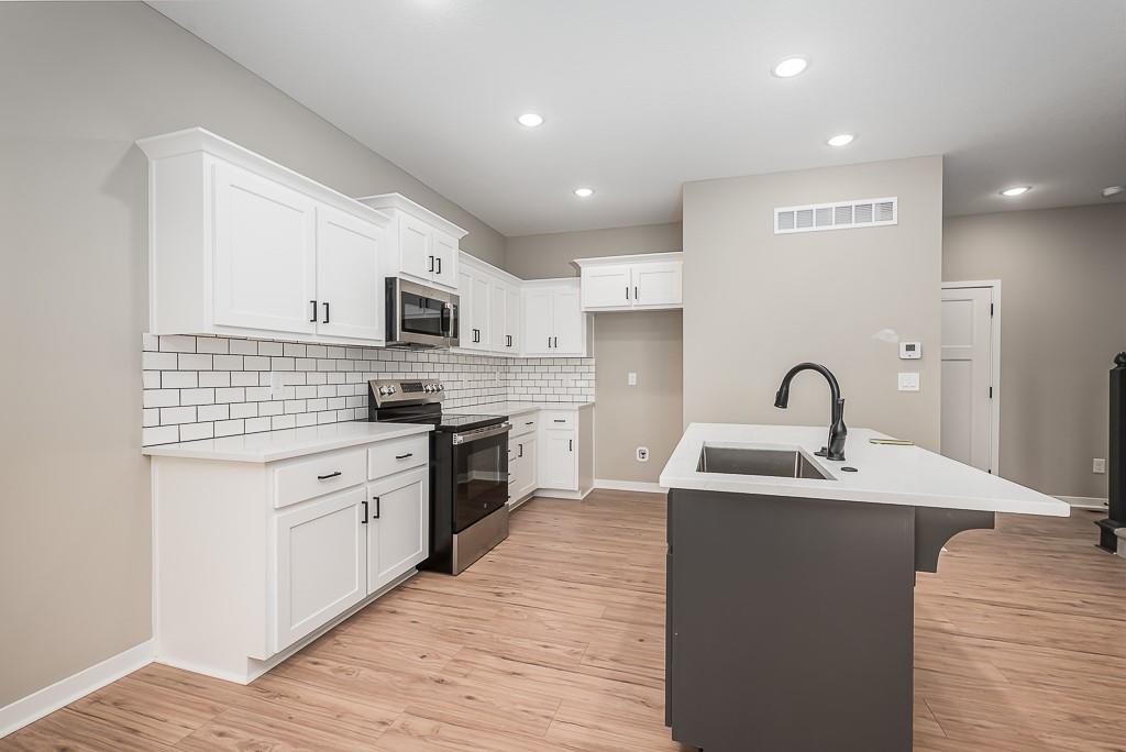 1318 159th Street Basehor, KS 66007 - Photo 5 of 15