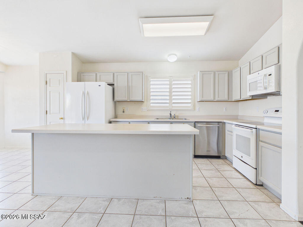 9557 Blue Ridge Mountain Street Tucson, AZ 85748 - Photo 10 of 25 CAM06457G6-PR0033-STILL016