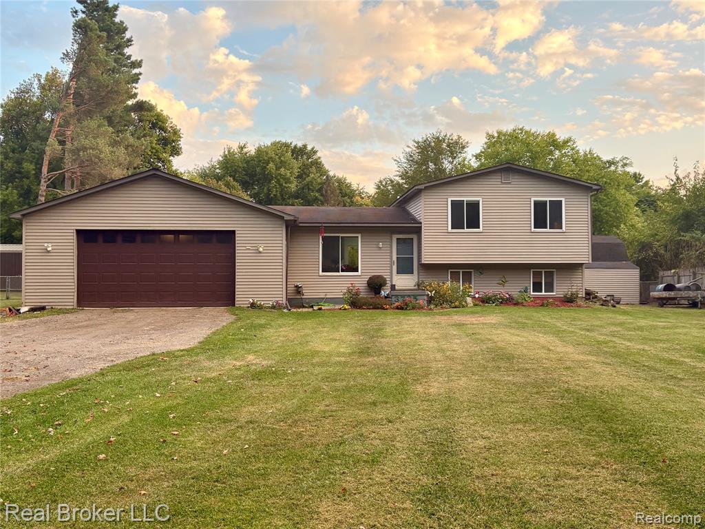 3725 Bronson Lake Road Lapeer, MI 48446 - Photo 21 of 27 Gallery Image 21