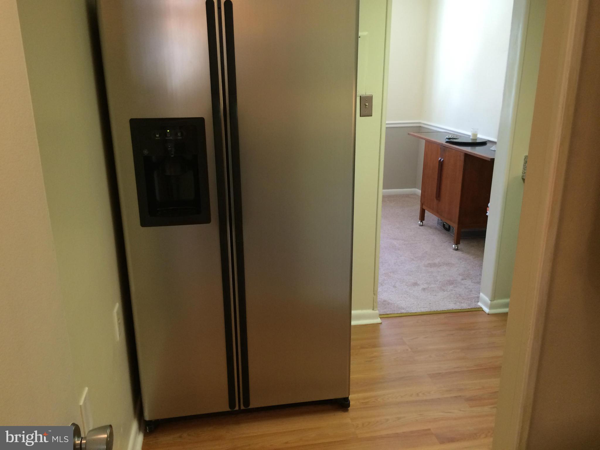 1558 Northgate Square, Unit 21A Reston, VA 20190 - Photo 14 of 18 Very large refrigerator