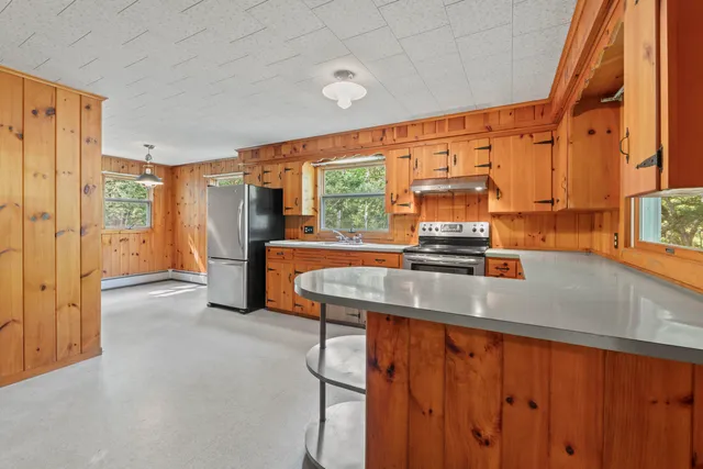 $928,000 | 20-21 Bass Cove, Oakland, ME 04963