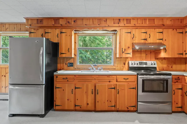 $928,000 | 20-21 Bass Cove, Oakland, ME 04963