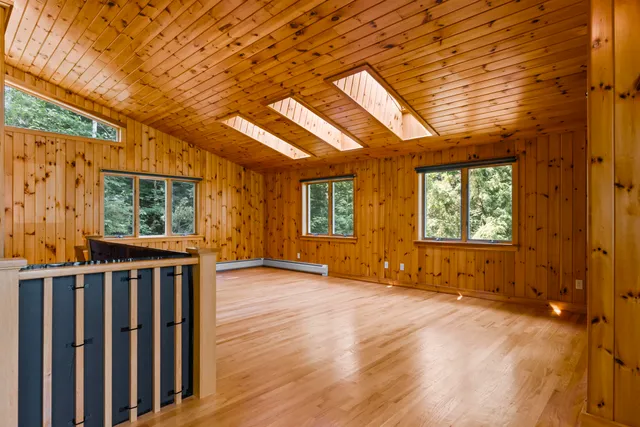 $928,000 | 20-21 Bass Cove, Oakland, ME 04963