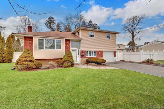 $4,500 | 64 Eileen Avenue, Plainview, NY 11803