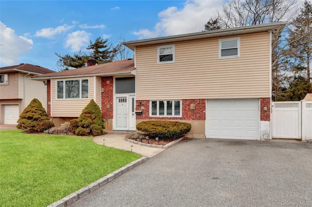 $4,500 | 64 Eileen Avenue, Plainview, NY 11803