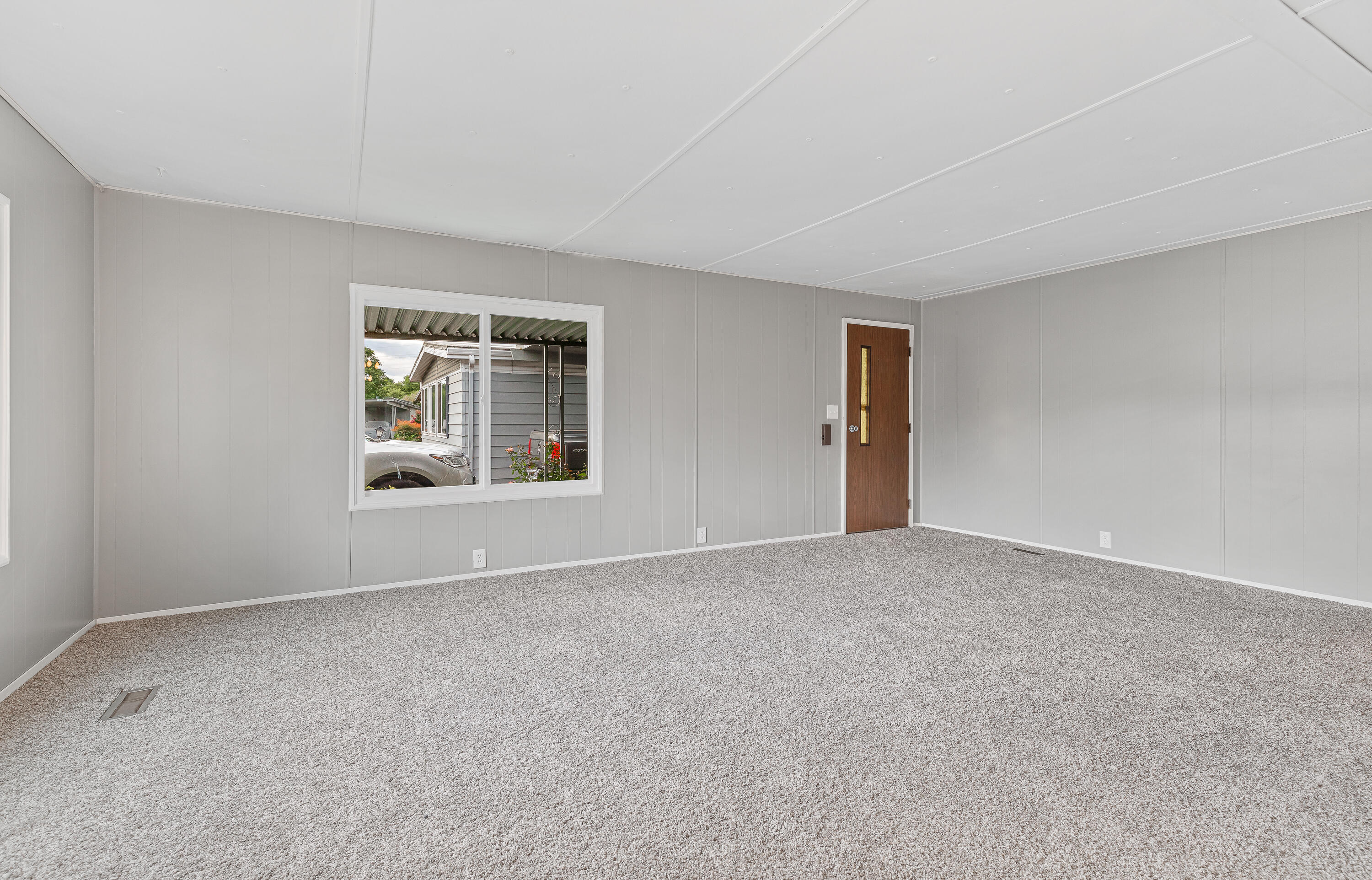 2252 Table Rock Road, Unit 3 Medford, OR 97501 - Photo 2 of 21 9R9A4456