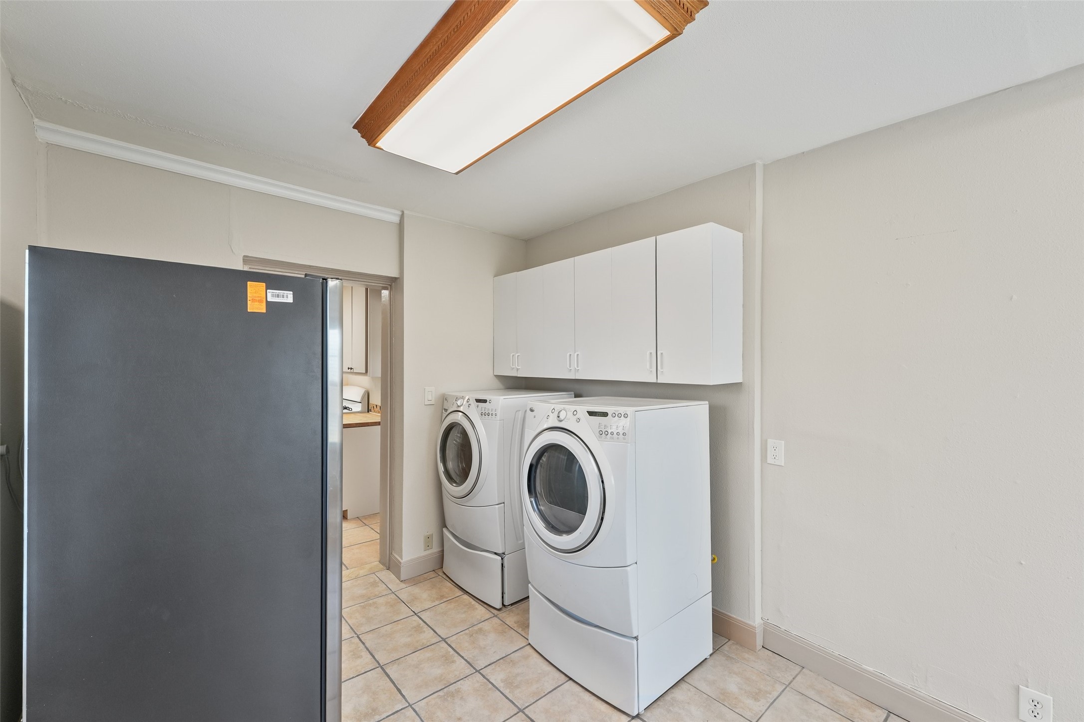 1637 Castle Court Houston, TX 77006 - Photo 11 of 14 Generous sized laundry area