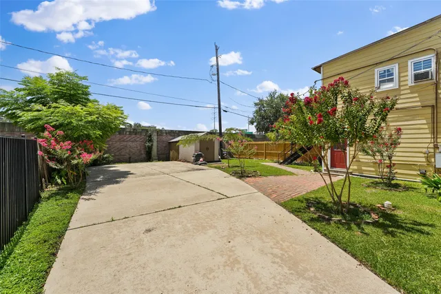 $1,825 | 1637 Castle Court, Houston, TX 77006