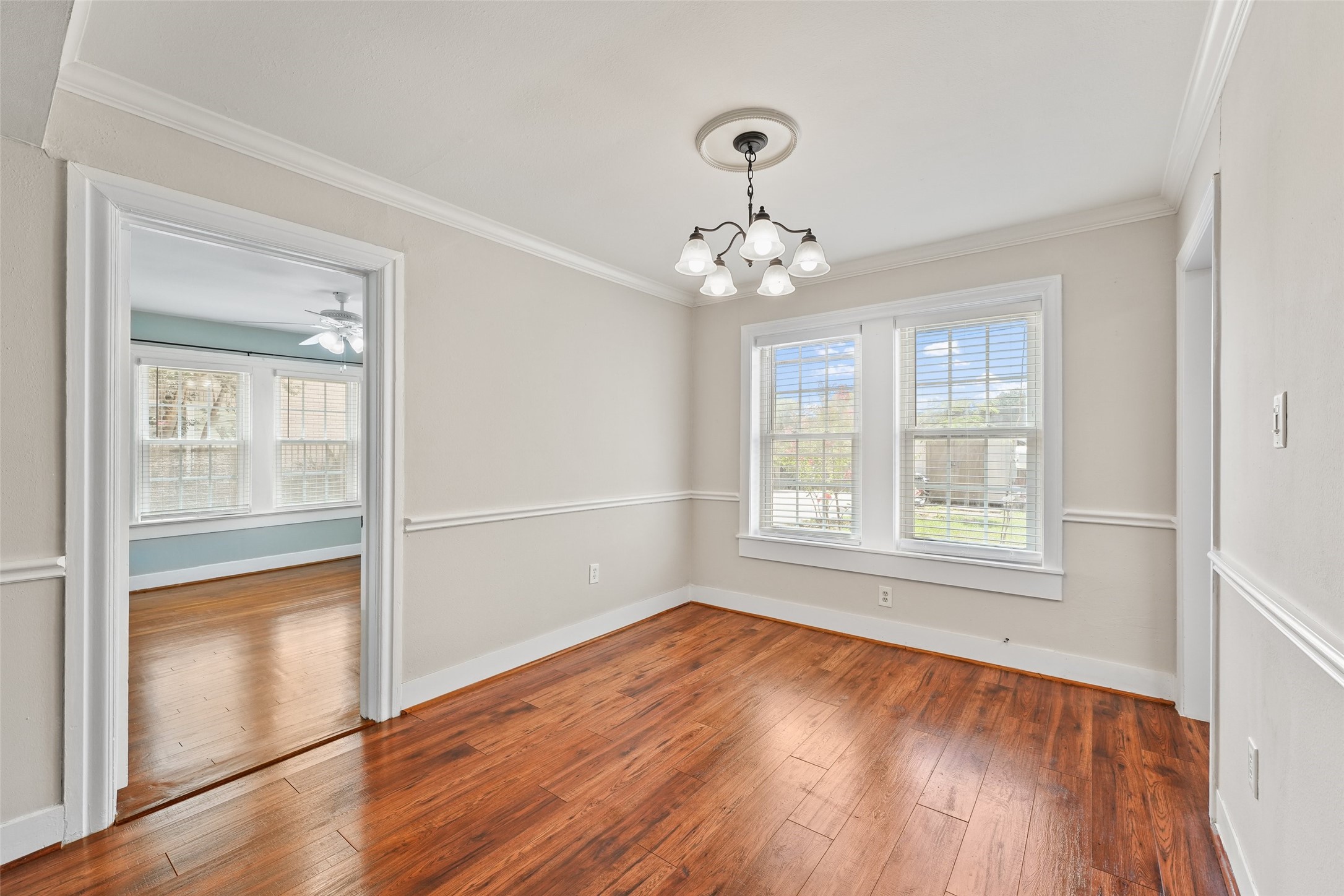 1637 Castle Court Houston, TX 77006 - Photo 4 of 14 Dining Room