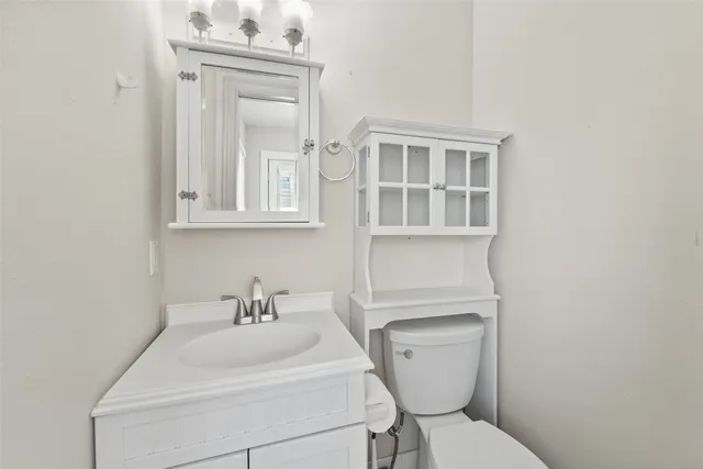 $1,825 | 1637 Castle Court, Houston, TX 77006