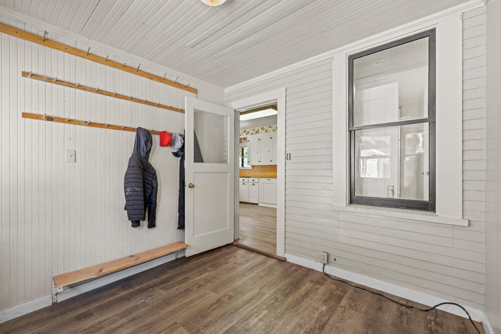 710 Riverside Drive Klamath Falls, OR 97601 - Photo 9 of 53 7