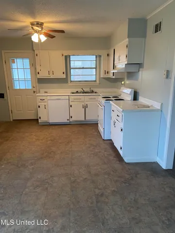 $1,200 | 1617 School Street, Tunica, MS 38676