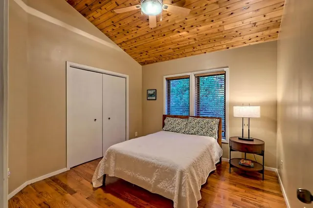 a view of a livingroom with furniture wooden floor and a carpet