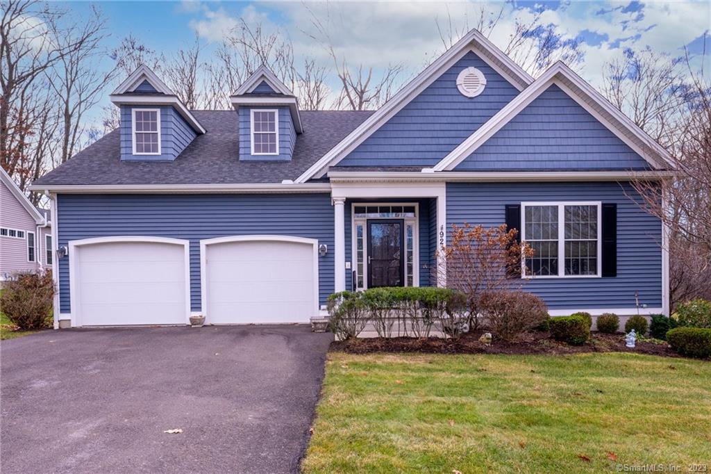 Beautiful luxurious free standing ranch home in desirable AppleGate Estates!