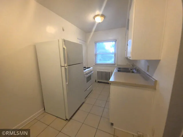 $1,175 | 656 Cleveland Avenue South, Unit 4, St. Paul, MN 55116